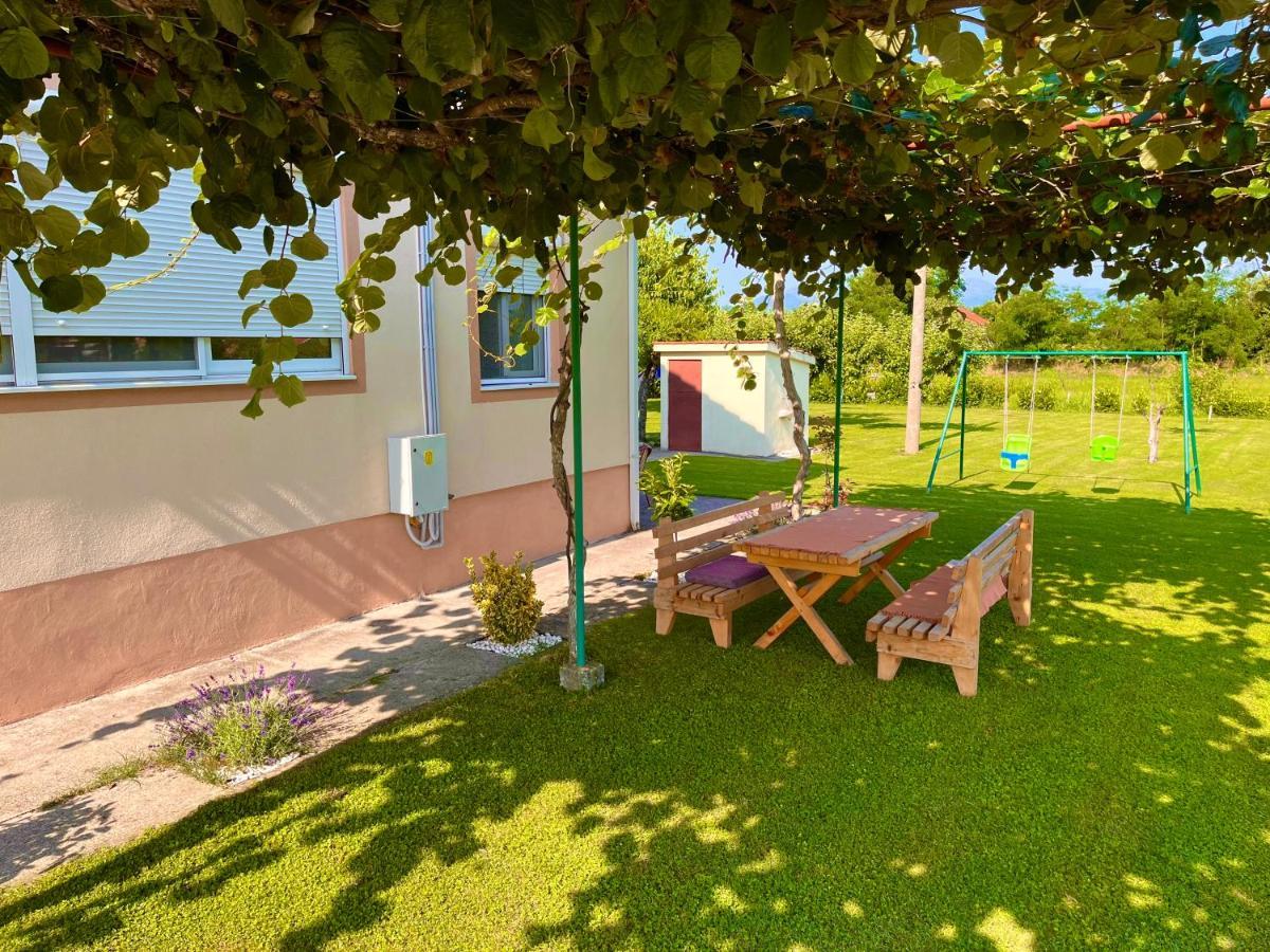 Apartment Helena Airport Podgorica Zewnętrze zdjęcie